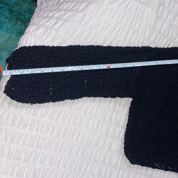 🌟 Capsule Wardrobe Staple  Black Crochet Knit Crop Sweater Women’s Size Large - Picture 4 of 6